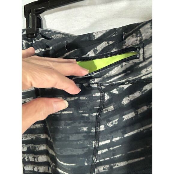 Black gray striped work out leggings size M - Picture 3 of 4